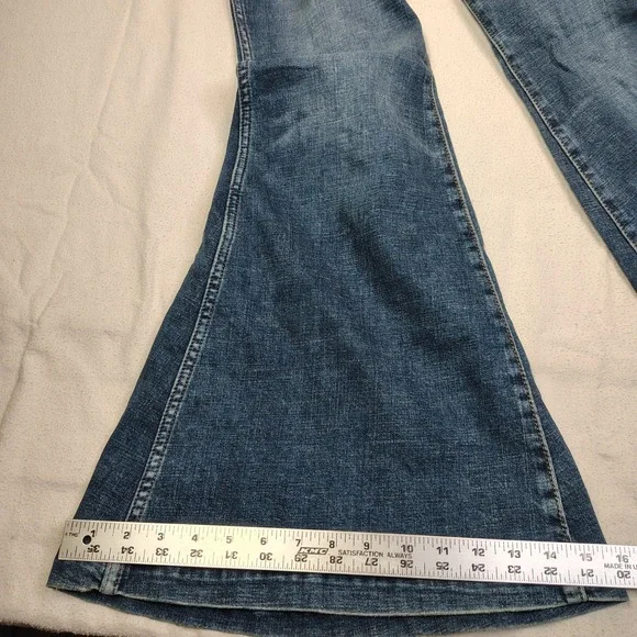 Wrangler High Rise Flare Jeans Womens 30x32 Blue 75th Anniversary Hemp Blend - Picture 8 of 15